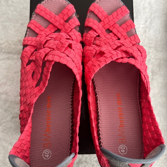 bernie mev. Hope Coral Woven Wedges - Picture 6 of 7